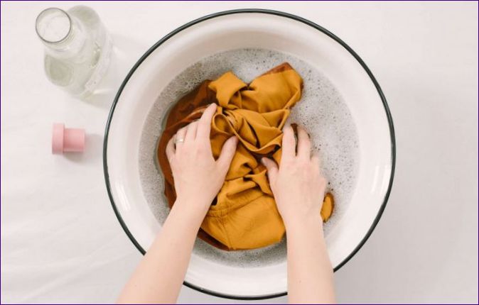 Hvordan vaske viskose for hånd og i vaskemaskin-vasking, tørking, stryking